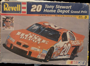Revell Tony Stewart #20 Home Depot Pontiac Grand Prix 1:24 Model Kit